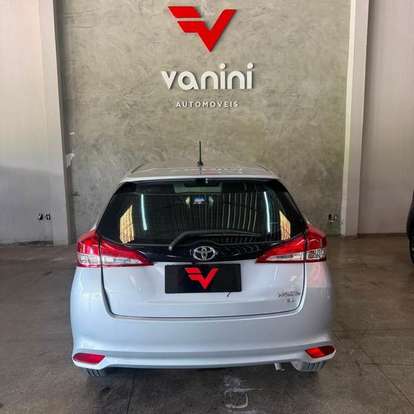 TOYOTA-YARIS-2021