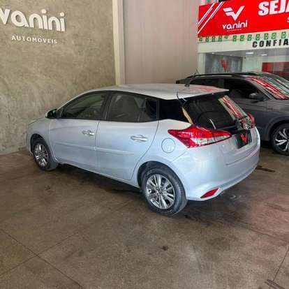 TOYOTA-YARIS-2021