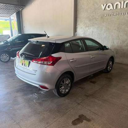 TOYOTA-YARIS-2021