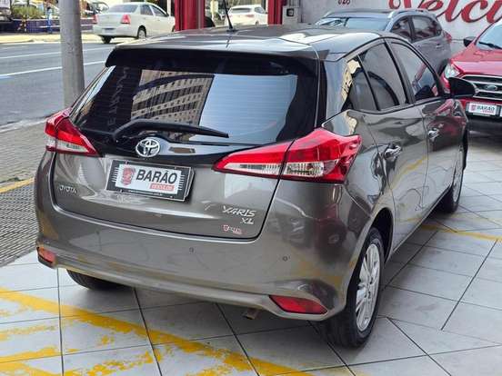 TOYOTA-YARIS-2019