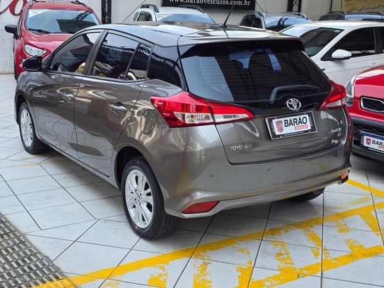 TOYOTA-YARIS-2019