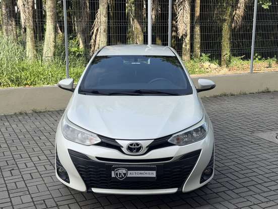 TOYOTA-YARIS-2018