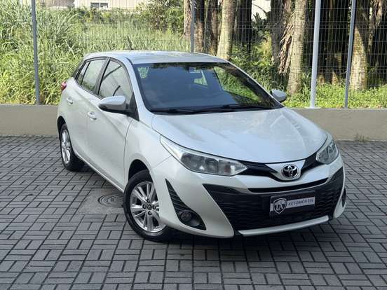 TOYOTA-YARIS-2018