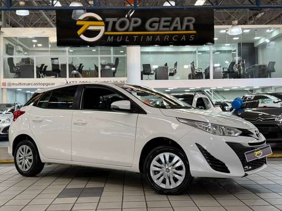 TOYOTA-YARIS-2021