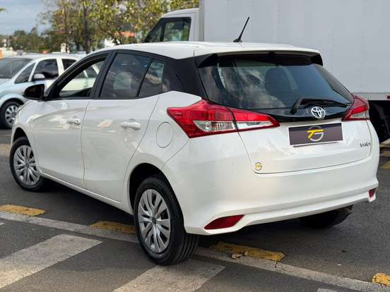 TOYOTA-YARIS-2021