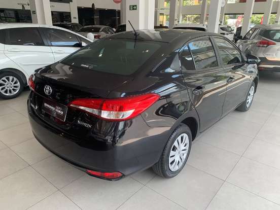 TOYOTA-YARIS-2022