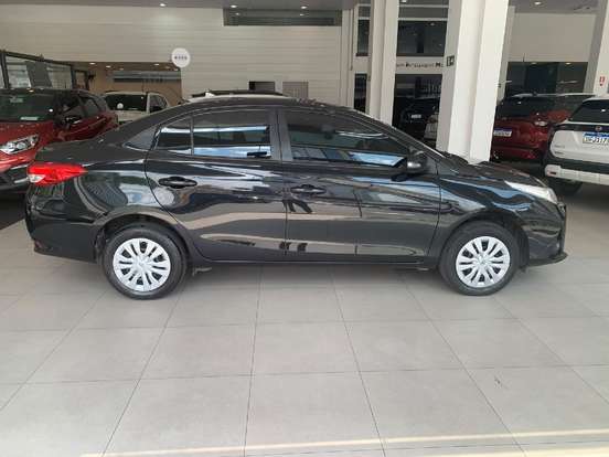 TOYOTA-YARIS-2022
