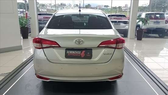 TOYOTA-YARIS-2020