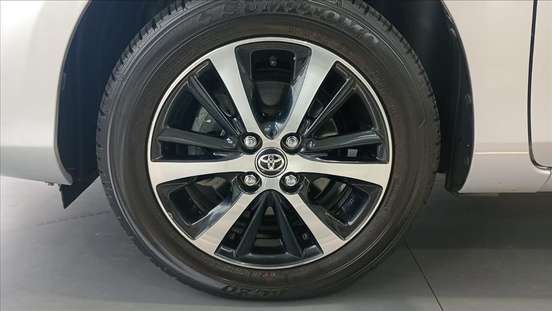 TOYOTA-YARIS-2020