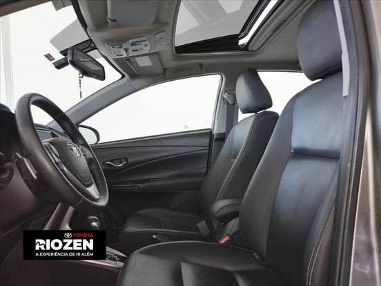 TOYOTA-YARIS-2019