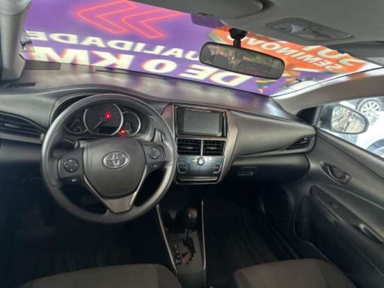 TOYOTA-YARIS-2024