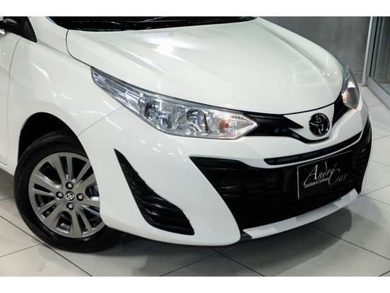 TOYOTA-YARIS-2020