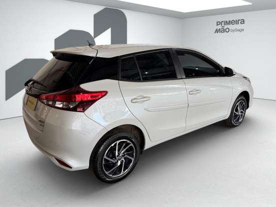 TOYOTA-YARIS-2022