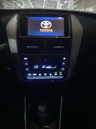 TOYOTA-YARIS-2021