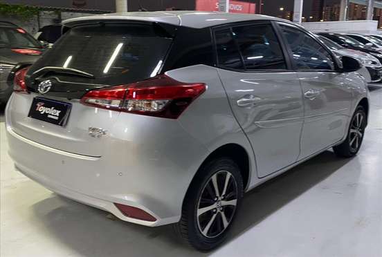 TOYOTA-YARIS-2021