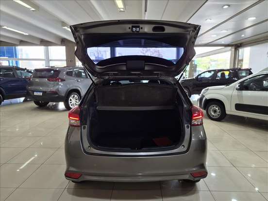 TOYOTA-YARIS-2019