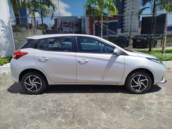 TOYOTA-YARIS-2024