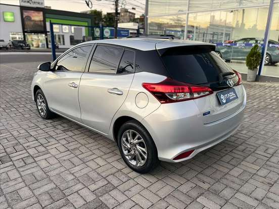 TOYOTA-YARIS-2022