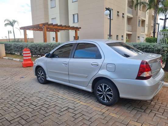 TOYOTA-ETIOS-2017