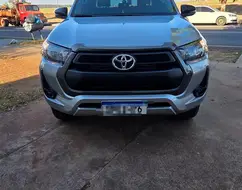 TOYOTA HILUX 2.8 D-4D TURBO DIESEL CD SR 4X4 AUTOMÁTICO TOYOTA HILUX 2.8 D-4D TURBO DIESEL CD SR 4X4 AUTOMÁTICO