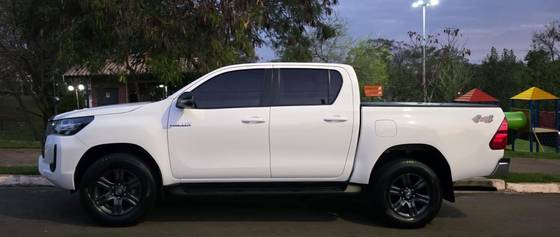 TOYOTA HILUX 2.8 D-4D TURBO DIESEL CD SR 4X4 AUTOMÁTICO