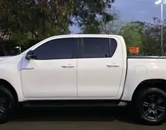 TOYOTA HILUX 2.8 D-4D TURBO DIESEL CD SR 4X4 AUTOMÁTICO TOYOTA HILUX 2.8 D-4D TURBO DIESEL CD SR 4X4 AUTOMÁTICO