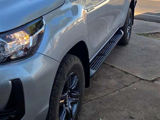 TOYOTA-HILUX-2.8 D-4D TURBO DIESEL CD SR 4X4 AUTOMÁTICO TOYOTA-HILUX-2025