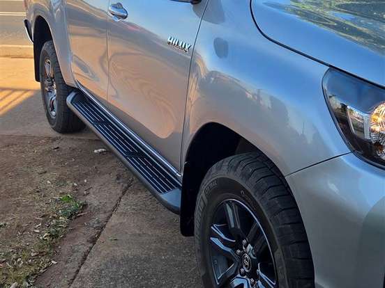 TOYOTA-HILUX-2.8 D-4D TURBO DIESEL CD SR 4X4 AUTOMÁTICO TOYOTA-HILUX-2025
