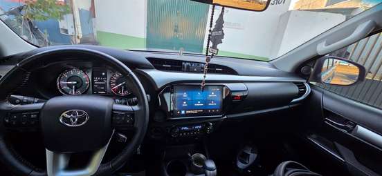 TOYOTA-HILUX-2025