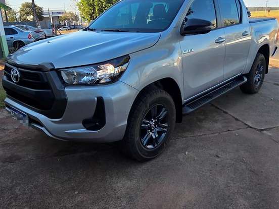 TOYOTA-HILUX-2.8 D-4D TURBO DIESEL CD SR 4X4 AUTOMÁTICO TOYOTA-HILUX-2025