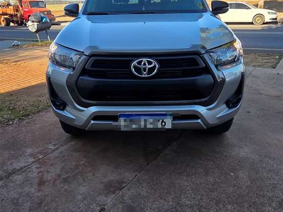 TOYOTA-HILUX-2.8 D-4D TURBO DIESEL CD SR 4X4 AUTOMÁTICO TOYOTA-HILUX-2025
