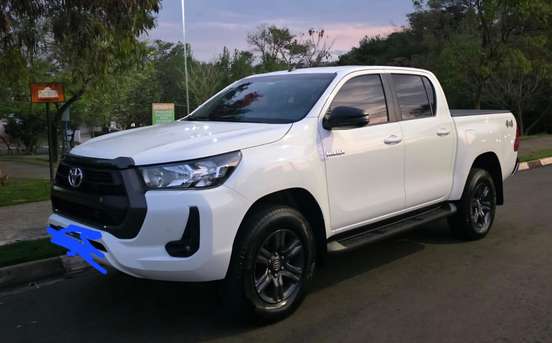 TOYOTA-HILUX-2.8 D-4D TURBO DIESEL CD SR 4X4 AUTOMÁTICO TOYOTA-HILUX-2022