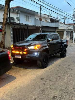 TOYOTA-HILUX-2018