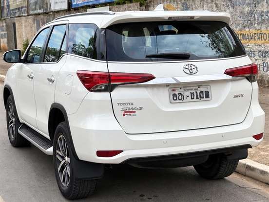 TOYOTA-HILUX SW4-2.8 SRX 4X4 7 LUGARES 16V TURBO INTERCOOLER DIESEL 4P AUTOMÁTICO TOYOTA-HILUX SW4-2018