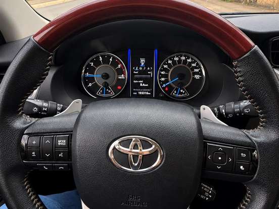 TOYOTA-HILUX SW4-2.8 SRX 4X4 7 LUGARES 16V TURBO INTERCOOLER DIESEL 4P AUTOMÁTICO TOYOTA-HILUX SW4-2018