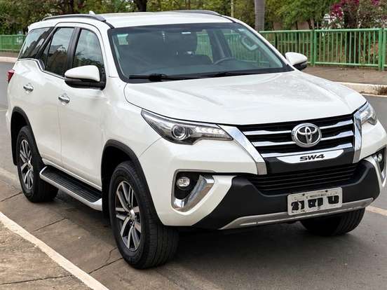 TOYOTA-HILUX SW4-2.8 SRX 4X4 7 LUGARES 16V TURBO INTERCOOLER DIESEL 4P AUTOMÁTICO TOYOTA-HILUX SW4-2018