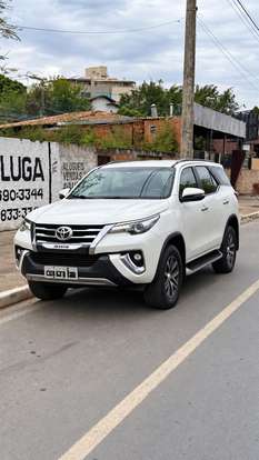 TOYOTA-HILUX SW4-2.8 SRX 4X4 7 LUGARES 16V TURBO INTERCOOLER DIESEL 4P AUTOMÁTICO TOYOTA-HILUX SW4-2018