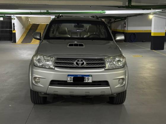 TOYOTA HILUX SW4 3.0 SRV 4X4 7 LUGARES 16V TURBO INTERCOOLER DIESEL 4P AUTOMÁTICO