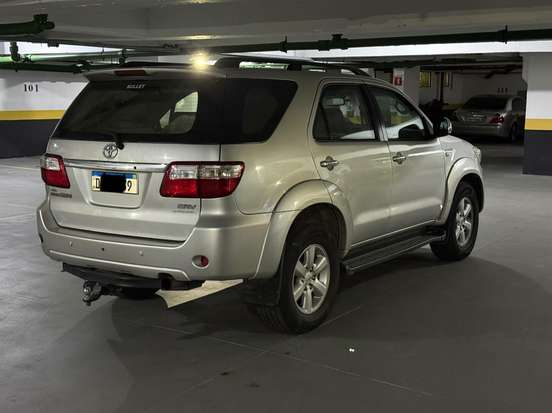 TOYOTA-HILUX SW4-2011