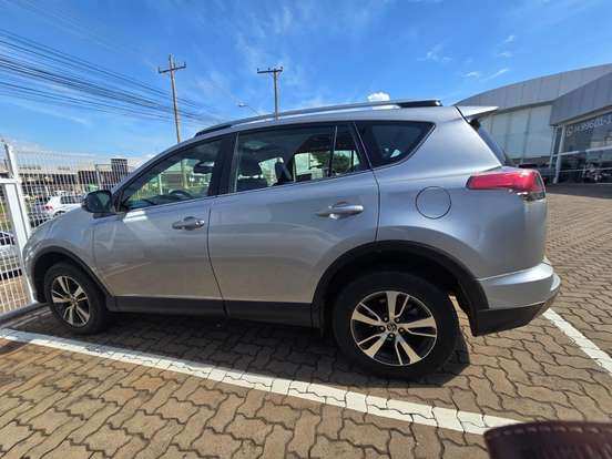 TOYOTA-RAV4-2017