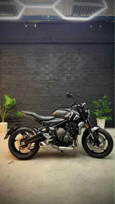 TRIUMPH TRIDENT 660 