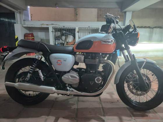 TRIUMPH BONNEVILLE T100 900 
