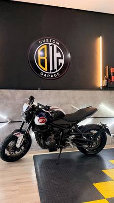 TRIUMPH TRIDENT 660 TRIPLE TRIBUTE EDITION 