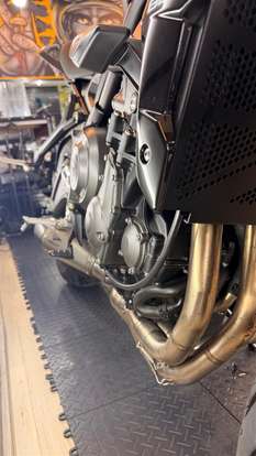 TRIUMPH-TRIDENT 660 TRIPLE TRIBUTE EDITION-2024