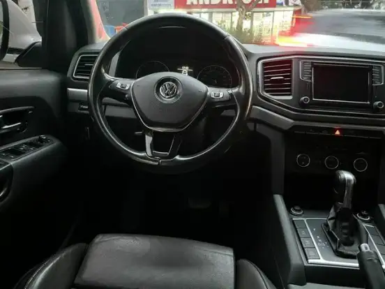 VOLKSWAGEN-AMAROK-2017