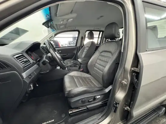 VOLKSWAGEN-AMAROK-2011
