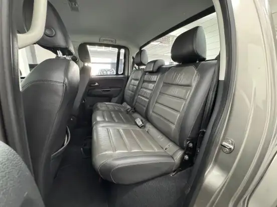 VOLKSWAGEN-AMAROK-2011