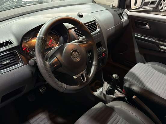 VOLKSWAGEN-CROSSFOX-1.6 MI FLEX 8V 4P MANUAL VOLKSWAGEN-CROSSFOX-2011