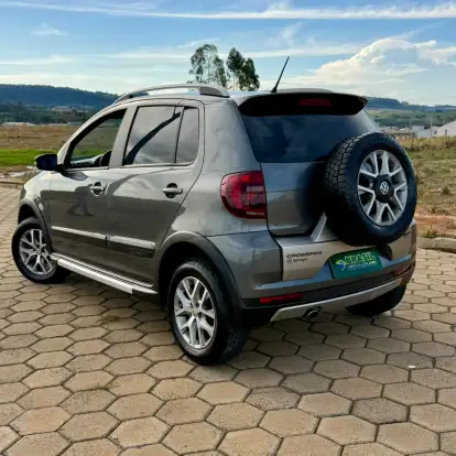 VOLKSWAGEN-FOX-2012