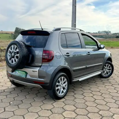 VOLKSWAGEN-FOX-2012